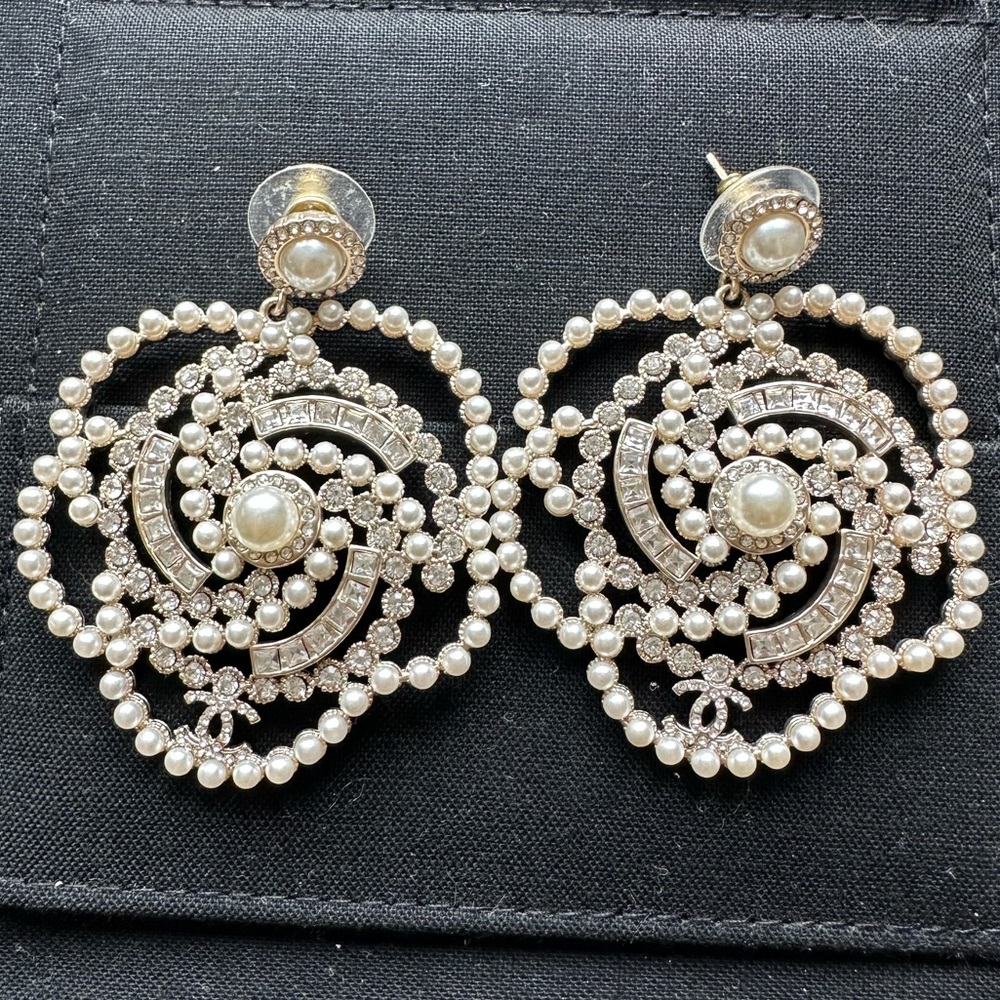 CHANEL White Imitation Pearl, Strass and Gold Metal Camelia Earrings, 2019